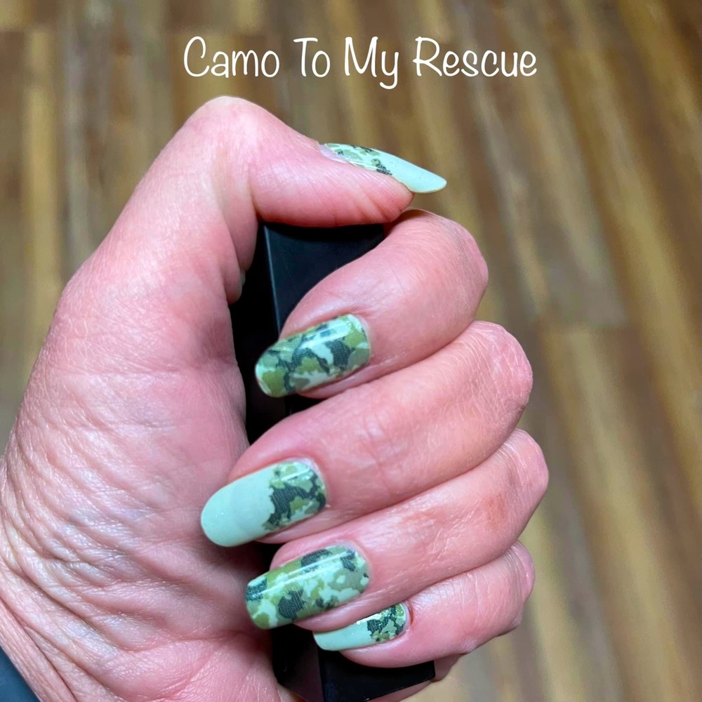 Color Street 100% dry nail polish strips.